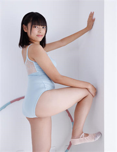 美女洗澡裸露双乳挤奶视频网站-艾薇儿视频在线观看